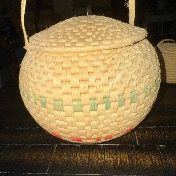 Baskets Round Pair Woven Lid Long Straps & added 3 more! (5 total) - Picture 3 of 17